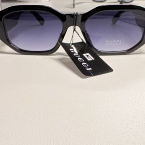 Gucci Women's Elegant Black Sunglasses